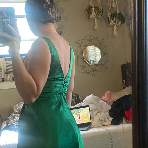 Beautiful long green dress - Picture 2 of 2